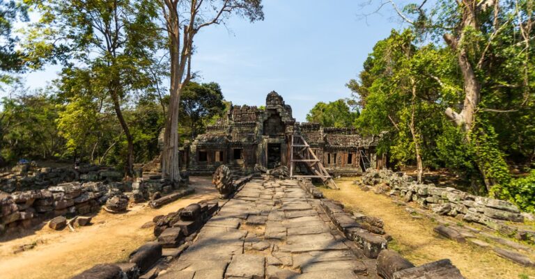 guide de voyage au cambodge : découvrez les incontournables, conseils pratiques, culture, cuisine et astuces pour un séjour inoubliable au cœur de l'asie du sud-est.